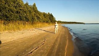 Naked big ass in beach