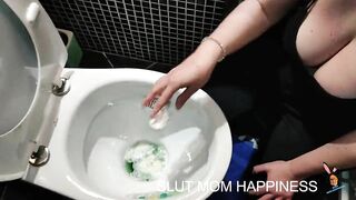 How to clean a toilet bowl