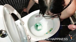 How to clean a toilet bowl