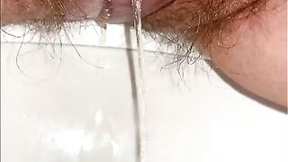 A HAIRY PUSSY PEES AND PISS RUNS DOWN HER WHITE THIGHS. PEE DIARY. WELCOME TO MY TOILET.