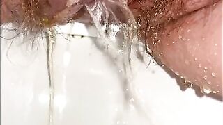 A HAIRY PUSSY PEES AND PISS RUNS DOWN HER WHITE THIGHS. PEE DIARY. WELCOME TO MY TOILET.