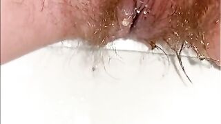 A HAIRY PUSSY PEES AND PISS RUNS DOWN HER WHITE THIGHS. PEE DIARY. WELCOME TO MY TOILET.