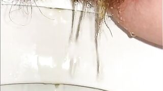 A HAIRY PUSSY PEES AND PISS RUNS DOWN HER WHITE THIGHS. PEE DIARY. WELCOME TO MY TOILET.