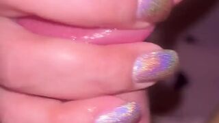 Holographic nails with finish