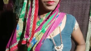 Desi Bhabhi Saree Show Finger Boobs Milk