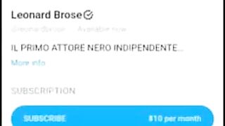 LA ZOCCOLA INGLESE FA UNA POMPA AL LEGGENDARIO PORNO DIO LEONARD BROSE